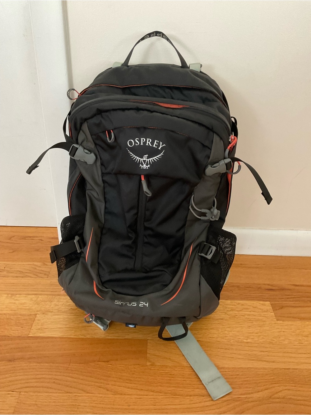 OSPREY Sirrus 24 Backpack in Black and Gray with Orange Accents